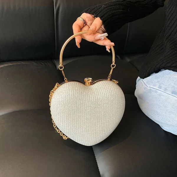 Bolsa de mão feminina brilhante, bolsa de mão em formato de coração, de metal, com corrente, de ombro, de luxo - Imagem 7