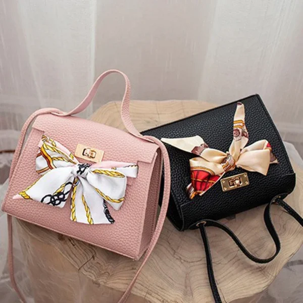 Bolsa  pequena com detalhes de lenço - Imagem 2