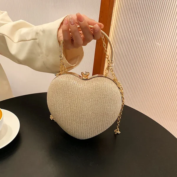 Bolsa de mão feminina brilhante, bolsa de mão em formato de coração, de metal, com corrente, de ombro, de luxo - Imagem 5