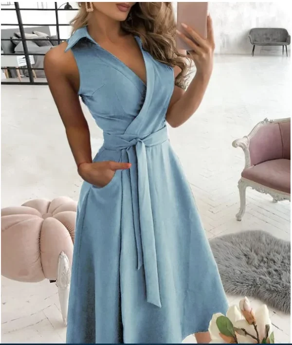 Vestido jeans transpassado decote em v com bolso